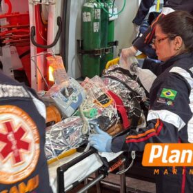 Fotos de Homem é encaminhado à Santa Casa de Maringá após sofrer coice de cavalo