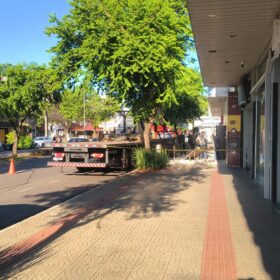 Homem sofre queda de 6 metros em acidente de trabalho no Shopping Avenida Center em Maringá Foto 6 Fotos de Homem sofre queda de 6 metros em acidente de trabalho no Shopping Avenida Center em Maringá