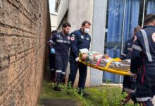 Fotos de Homem tenta pular muro, estrutura desaba e mobiliza equipe aeromédico do Samu; vídeo
