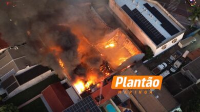 Fotos de Incêndio destrói dois barracões de empresa de móveis em Maringá