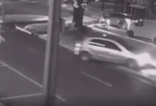 Fotos de Motorista perde o controle, bate contra árvore e fica ferido em Maringá; veja o momento do acidente