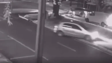 Fotos de Motorista perde o controle, bate contra árvore e fica ferido em Maringá; veja o momento do acidente