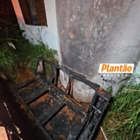 Fotos de Após colocar fogo na mulher, homem retorna à residência, tenta incendiar a casa e acaba preso enquanto dormia em uma barraca infantil em Sarandi