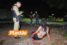 Fotos de Mulher trans é esfaqueada enquanto combinava programa em Sarandi; esposa de cliente é suspeita do crime 