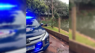 Fotos de Recém-nascido é encontrado morto dentro de sacola em lago da região