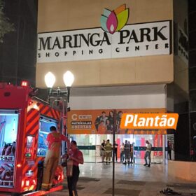 Fotos de Seguranças inalam fumaça durante incêndio no Shopping Maringá Park