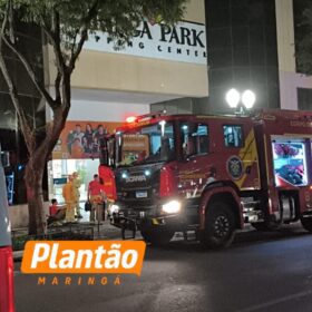 Fotos de Seguranças inalam fumaça durante incêndio no Shopping Maringá Park