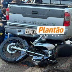 Vídeo mostra acidente que deixou jovem de 23 anos gravemente ferido após colidir contra caminhonete estacionada Foto 2 Fotos de Vídeo mostra acidente que deixou jovem de 23 anos gravemente ferido após colidir contra caminhonete estacionada