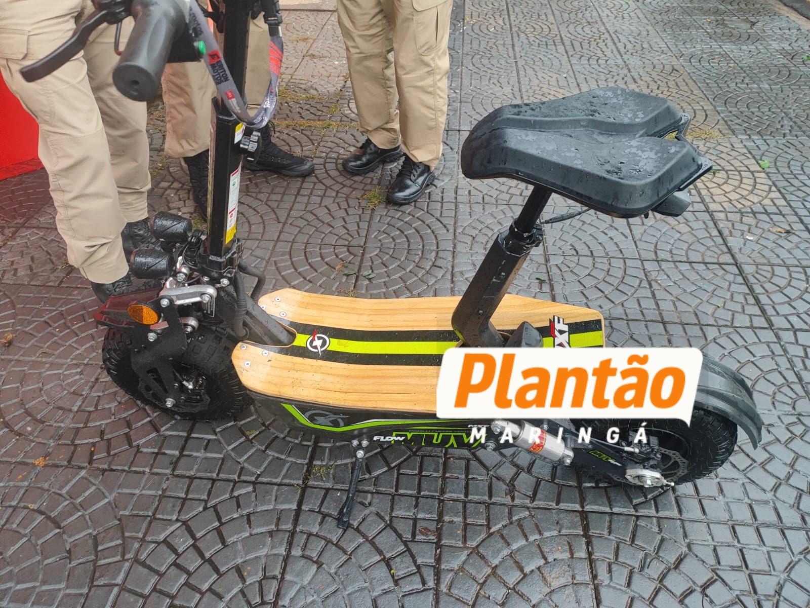 Fotos de Acidente entre carro e patinete elétrico deixa homem gravemente ferido em Maringá