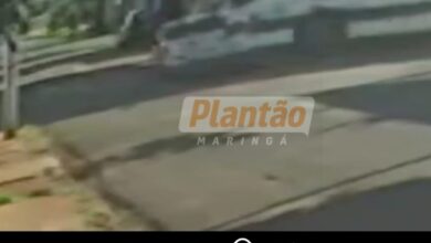 Fotos de Câmera de segurança registra colisão entre ônibus do transporte público e carro em Sarandi