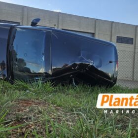 Fotos de Câmera de segurança registra colisão impressionante entre carreta e carro na PR-317, em Maringá