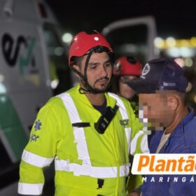 Fotos de Caminhão tomba após motorista relatar que foi fechado por carro na PR-317 em Maringá