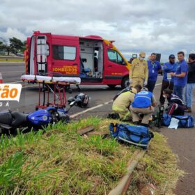 Fotos de Carro faz manobra irregular, atinge moto e foge sem prestar socorro em Maringá