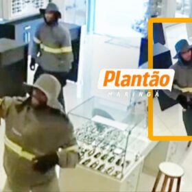 Fotos de Criminosos armados invadem relojoaria e fazem funcionárias reféns