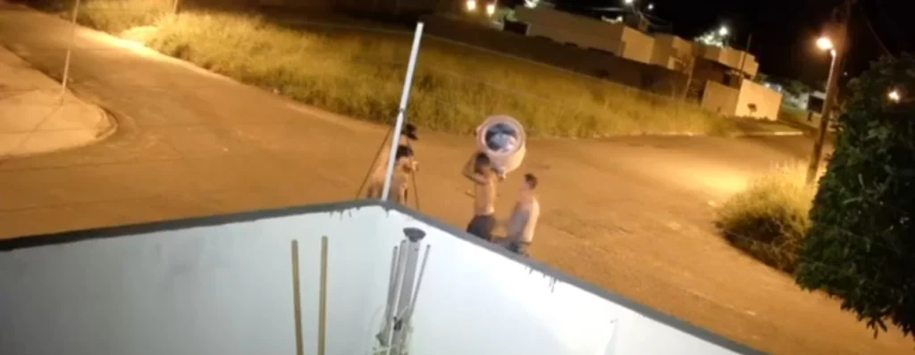 Dois irmãos são presos por espancamento que matou homem na região; terceiro suspeito ainda é procurado Foto 1 Fotos de Dois irmãos são presos por espancamento que matou homem na região; terceiro suspeito ainda é procurado