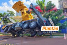 Fotos de Guindaste tomba em obra e atinge barracão no Jardim Aclimação, em Maringá