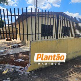 Fotos de Motociclista é arremessado contra muro em batida com caminhão em Maringá; vídeo mostra momento do impacto