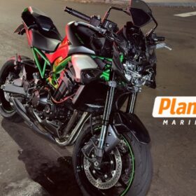 Motociclista é lançado por cima de carro após batida em Maringá; imagem impressionante flagra o impacto Foto 4 Fotos de Motociclista é lançado por cima de carro após batida em Maringá; imagem impressionante flagra o impacto