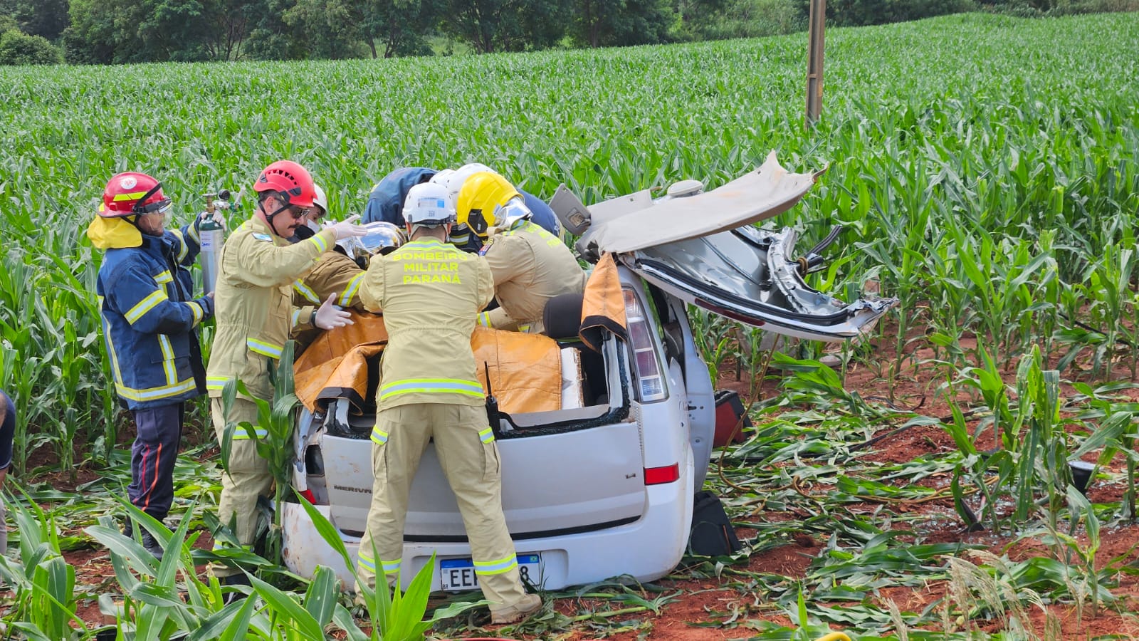 Fotos de Motorista fica gravemente ferido após capotar carro na PR-317, entre Iguaraçu e Maringá
