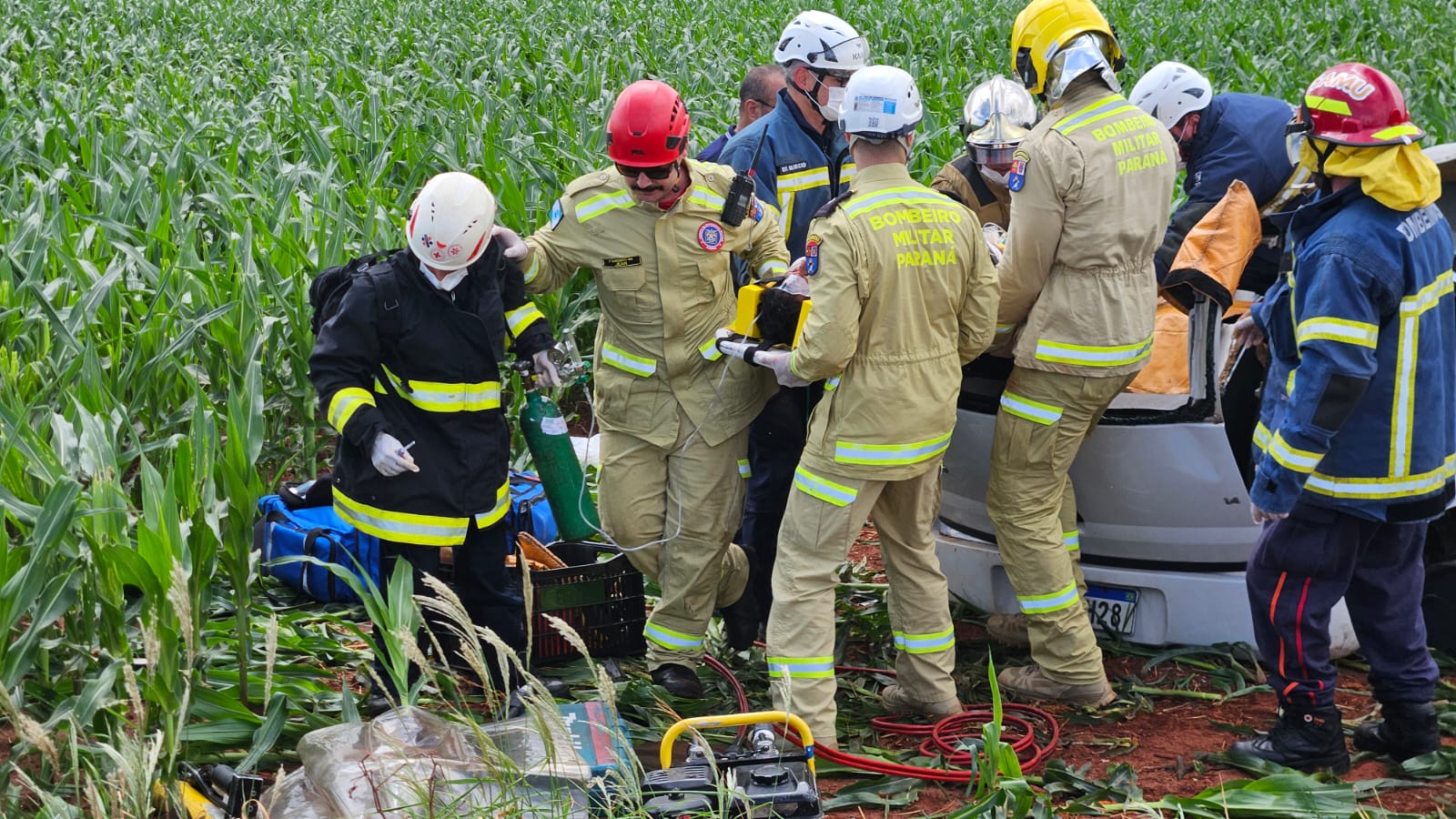 Fotos de Motorista fica gravemente ferido após capotar carro na PR-317, entre Iguaraçu e Maringá