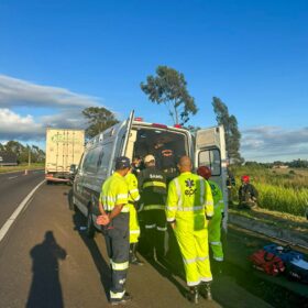 Fotos de Motorista fica gravemente ferido após colisão com caminhão; vítima foi encaminhada ao Hospital de Maringá