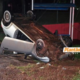 Fotos de Pai morre e filho fica ferido após carro capotar ao atropelar capivara em Maringá
