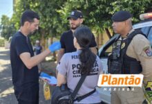 Fotos de Polícia Científica faz perícia em casa onde menina de 9 anos foi baleada em Sarandi; familiares são levados à delegacia