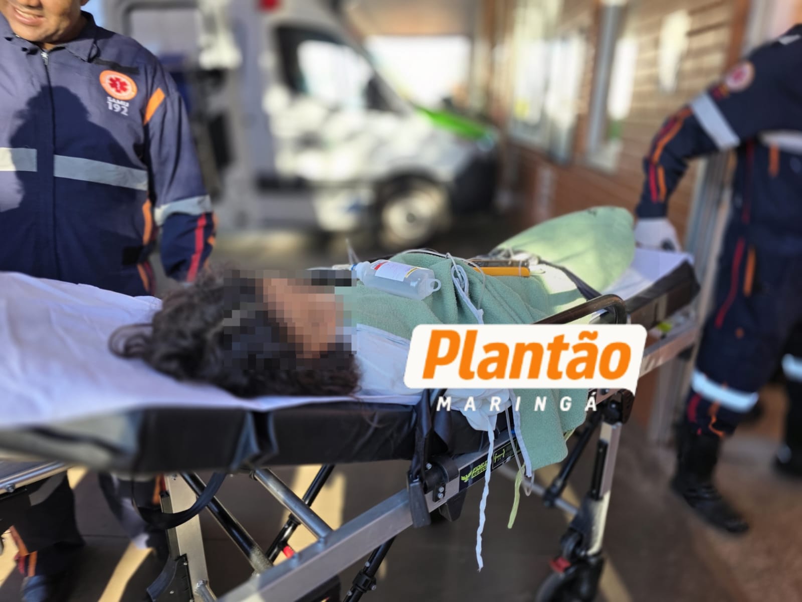 Fotos de Polícia Científica faz perícia em casa onde menina de 9 anos foi baleada em Sarandi; familiares são levados à delegacia