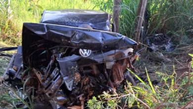 Fotos de Colisão com árvore na PR-550 mata duas pessoas e deixa outra em estado gravíssimo