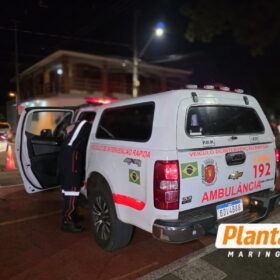 Fotos de Acidente grave entre moto e bicicleta deixa jovem de 18 anos ferida na Avenida Brasil, em Maringá