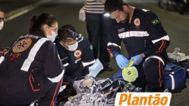 Fotos de Acidente grave entre moto e bicicleta deixa jovem de 18 anos ferida na Avenida Brasil, em Maringá