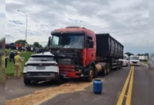 Fotos de Acidente no PR: vídeo mostra momento em que carreta arrasta carro e mata criança de 7 anos