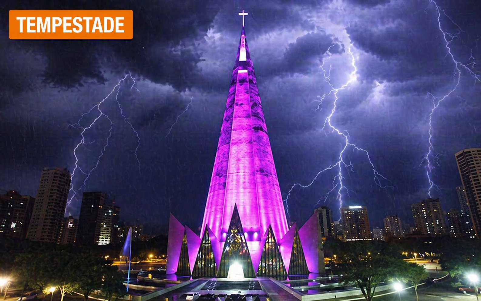 Fotos de Alerta de tempestade em Maringá e região mobiliza Defesa Civil e coloca equipes em prontidão