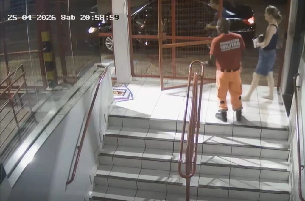 Fotos de Bombeira salva bebê de 11 dias que chegou engasgado em quartel; vídeoz