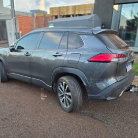 Fotos de Câmera flagra motorista com sinais de embriaguez provocando acidente e tombando carro em Maringá