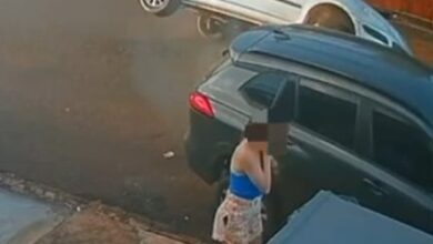 Fotos de Câmera flagra motorista com sinais de embriaguez provocando acidente e tombando carro em Maringá