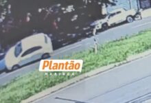 Fotos de Carro perde controle e capota em batida envolvendo 4 veículos; vídeo mostra o acidente