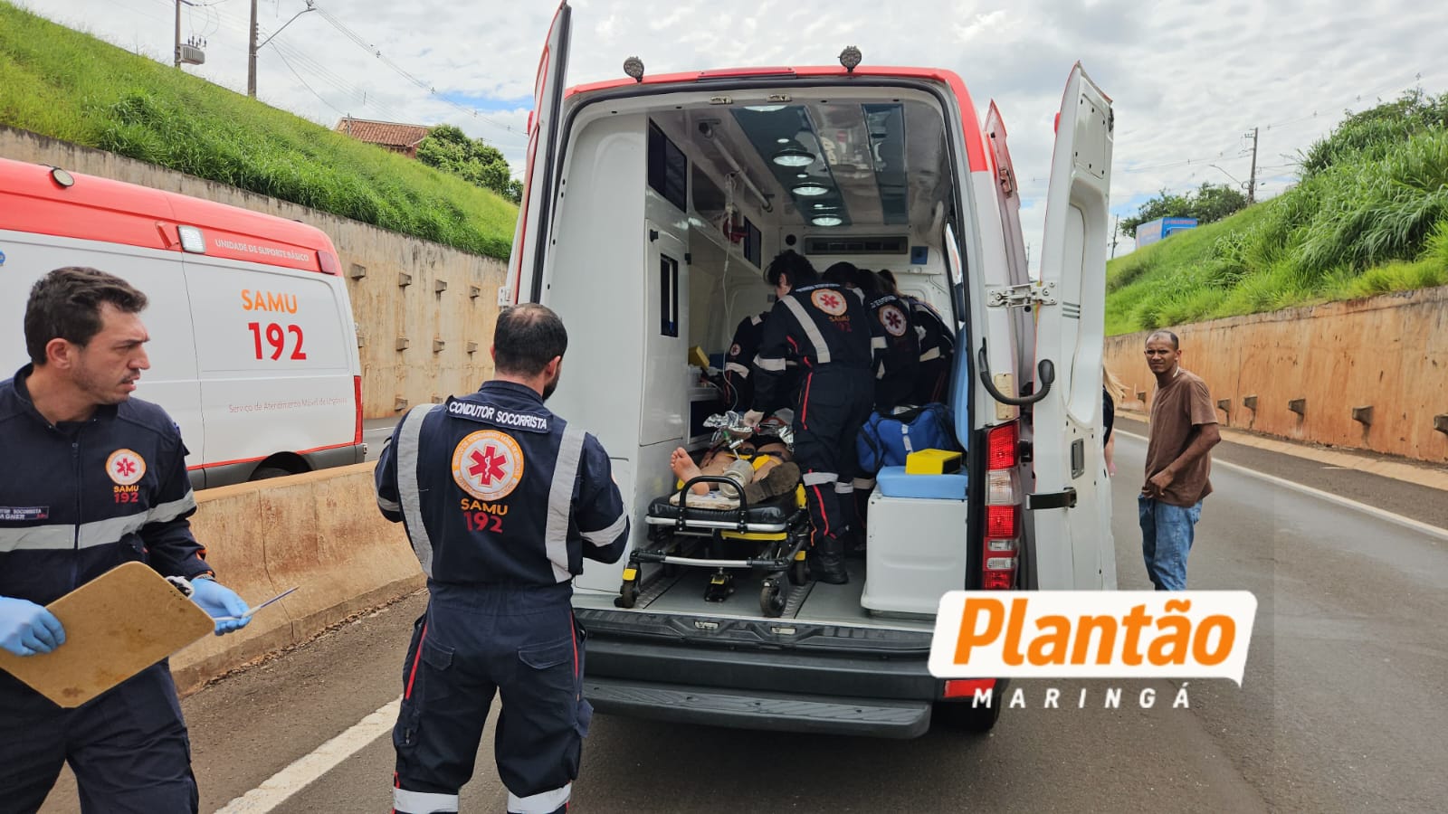Fotos de Casal fica ferido após queda de moto no Contorno Norte de Maringá