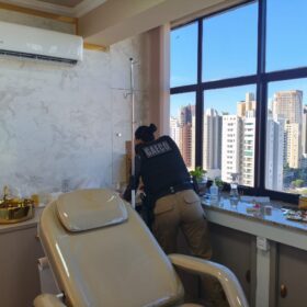 Fotos de Gaeco de Maringá desarticula organização criminosa que fabricava anabolizantes em laboratório clandestino e simulava grife europeia