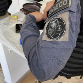 Fotos de Gaeco de Maringá desarticula organização criminosa que fabricava anabolizantes em laboratório clandestino e simulava grife europeia