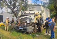 Fotos de Motorista de caminhão envolvido em grave acidente no Contorno Sul em Maringá tem perna amputada e segue na UTI