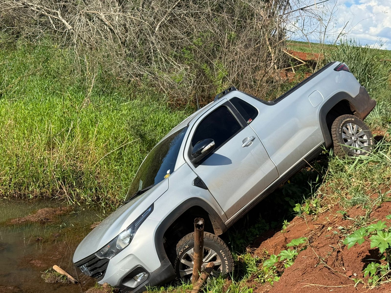 Fotos de Homem de 31 anos está desaparecido há uma semana em Floresta; carro e pertences foram encontrados em área rural