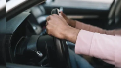 Fotos de Homem tenta atropelar esposa e foge com bebê na região