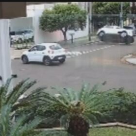 Fotos de Idoso de 64 anos fica ferido em capotamento após avançar preferencial em Maringá