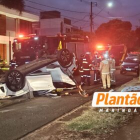 Fotos de Idoso de 64 anos fica ferido em capotamento após avançar preferencial em Maringá