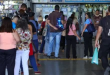 Fotos de Aposta simples da região acerta números e fatura prêmio da Mega-Sena; veja cidade