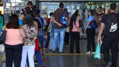 Fotos de Aposta simples da região acerta números e fatura prêmio da Mega-Sena; veja cidade