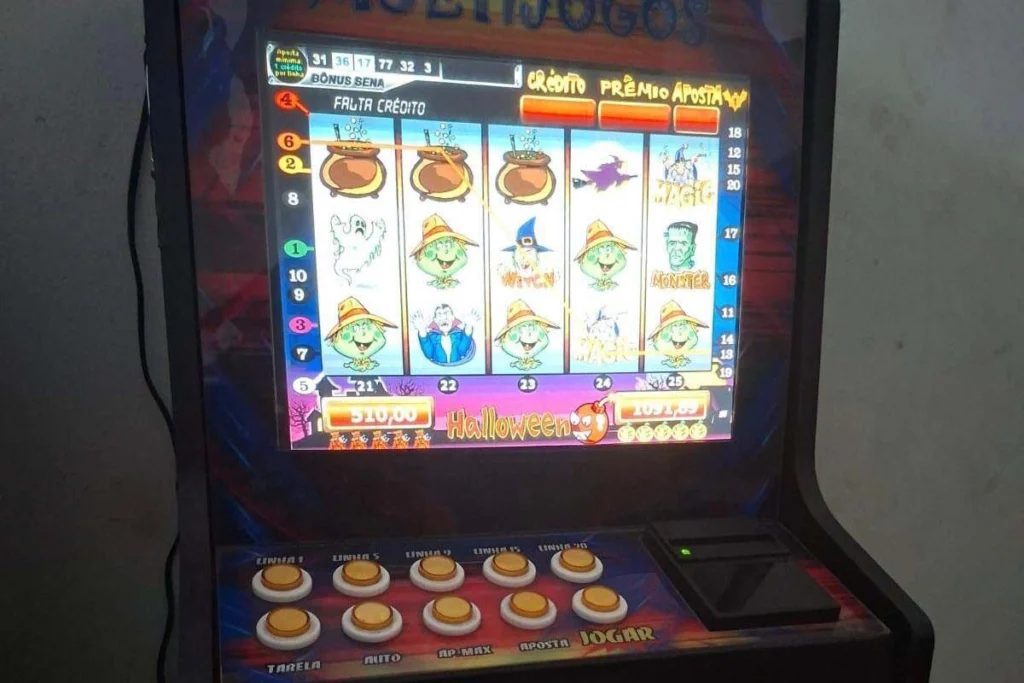 Megaoperação policial cumpre mandados em Maringá, Sarandi e mais 25 cidades; grupo movimentou R$ 2 bilhões com jogos de azar Foto 3 Fotos de Megaoperação policial cumpre mandados em Maringá, Sarandi e mais 25 cidades; grupo movimentou R$ 2 bilhões com jogos de azar