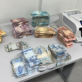 Megaoperação policial cumpre mandados em Maringá, Sarandi e mais 25 cidades; grupo movimentou R$ 2 bilhões com jogos de azar Foto 8 Fotos de Megaoperação policial cumpre mandados em Maringá, Sarandi e mais 25 cidades; grupo movimentou R$ 2 bilhões com jogos de azar