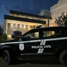 Megaoperação policial cumpre mandados em Maringá, Sarandi e mais 25 cidades; grupo movimentou R$ 2 bilhões com jogos de azar Foto 12 Fotos de Megaoperação policial cumpre mandados em Maringá, Sarandi e mais 25 cidades; grupo movimentou R$ 2 bilhões com jogos de azar